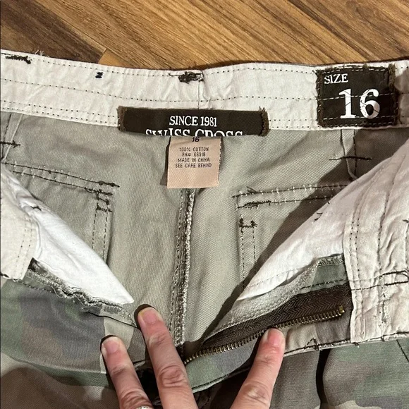 Women's Green Camouflage Wide Leg Cargo Pants - Picture 4 of 6